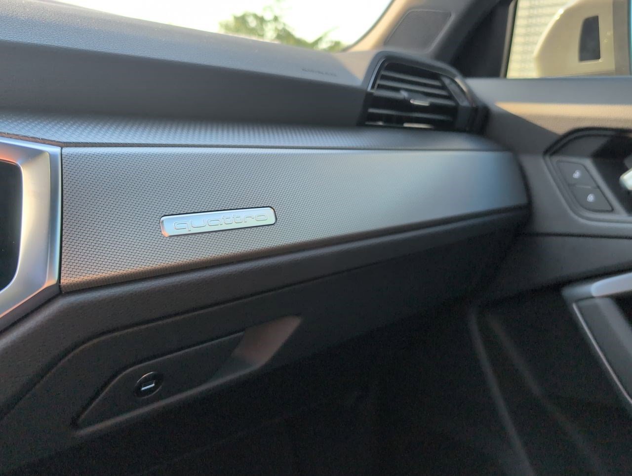 New 2025 Audi Q3 2.0T Premium image 12