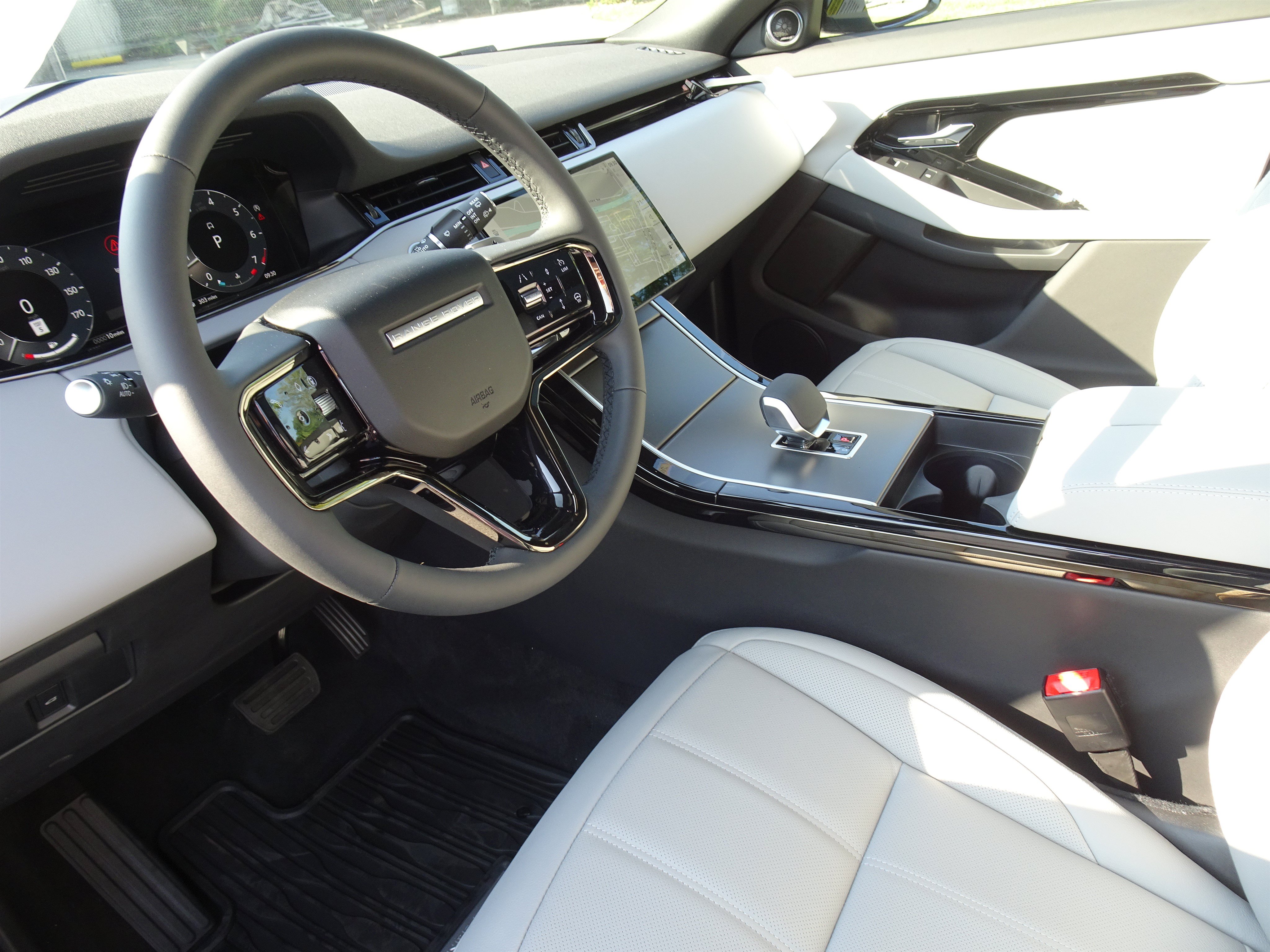 New 2026 Land Rover Range Rover Evoque S AWD/4WD image 16