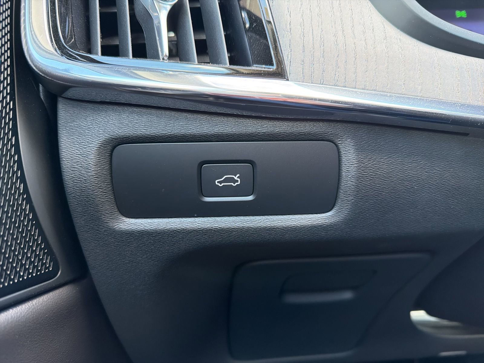 Certified 2025 Volvo S90 B6 Plus w/ Protection Package Premier image 48