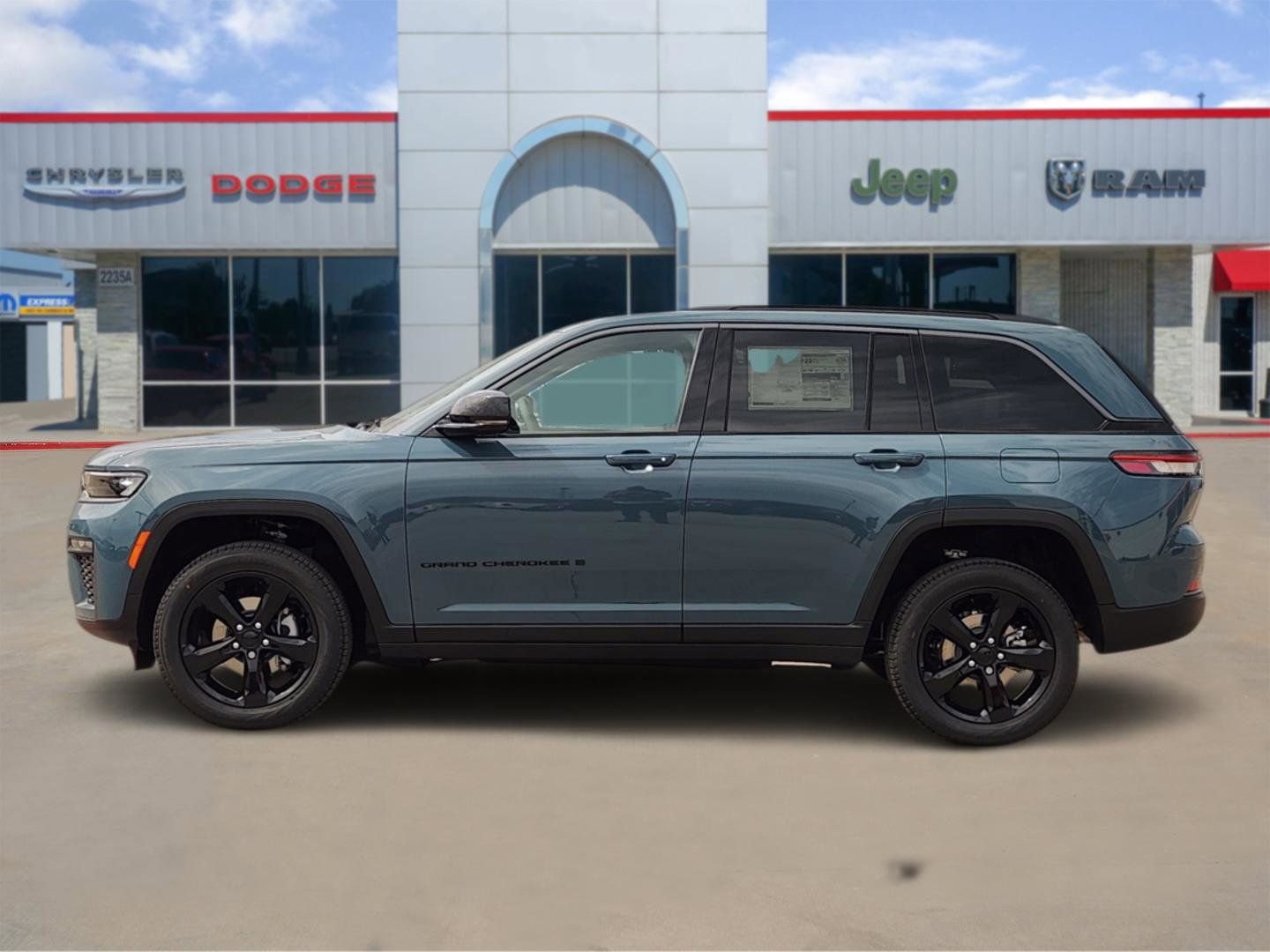 New 2026 Jeep Grand Cherokee Limited w/ Limited Altitude Package RWD image 3