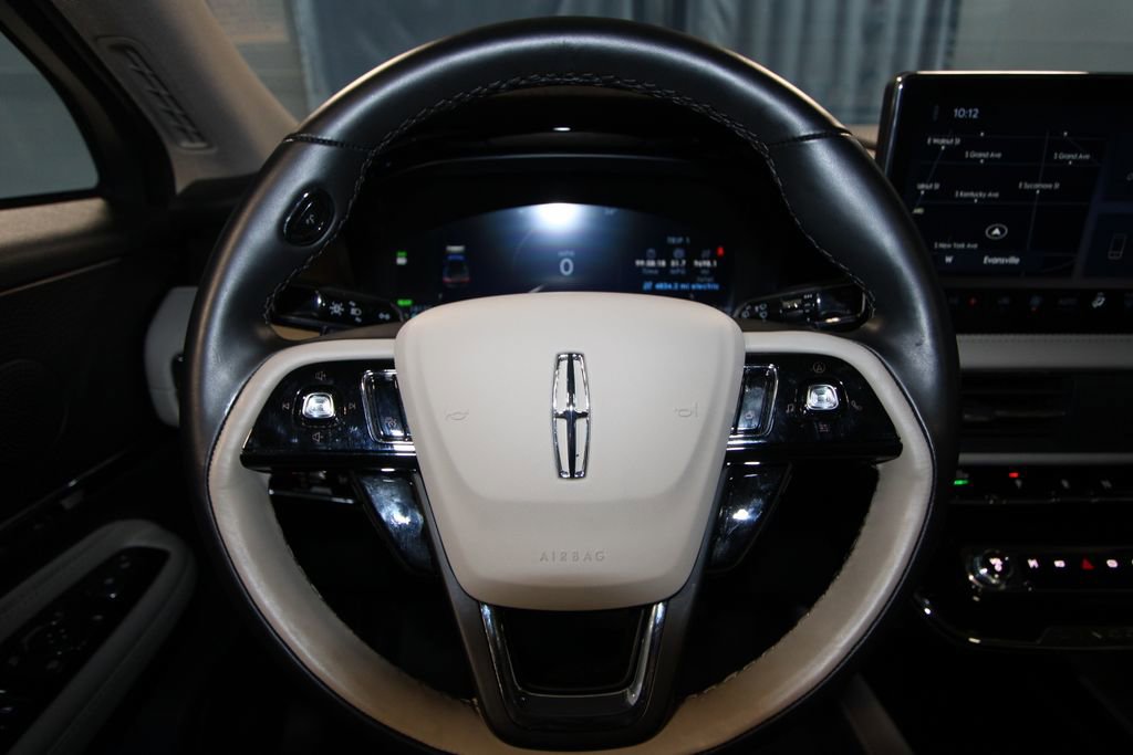 Used 2025 Lincoln Corsair Grand Touring w/ Towing Package image 11