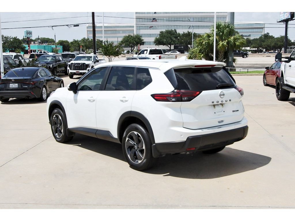 Used 2024 Nissan Rogue SV AWD/4WD image 4