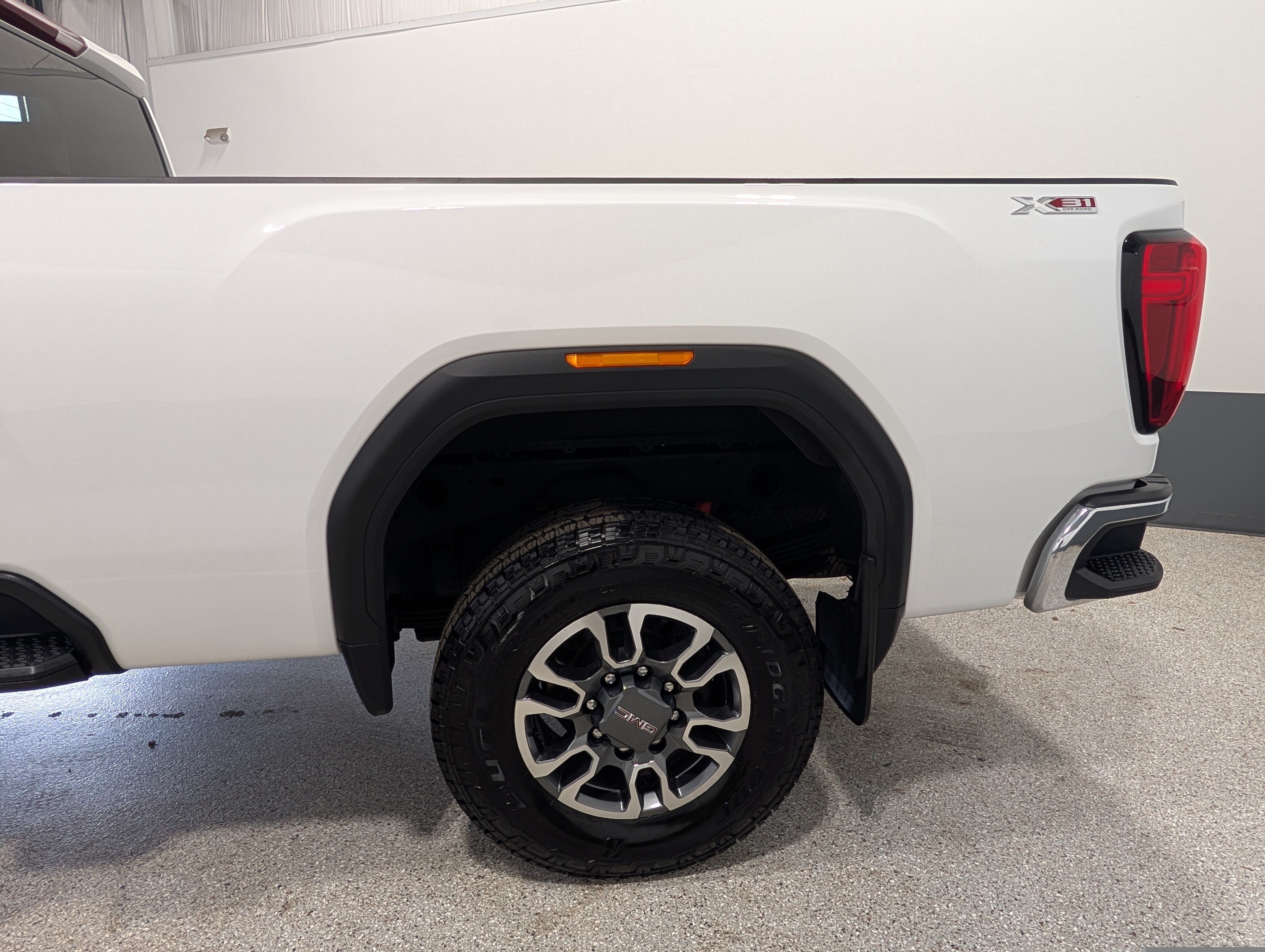 Used 2024 GMC Sierra 2500 SLE w/ SLE Convenience Package AWD/4WD image 8