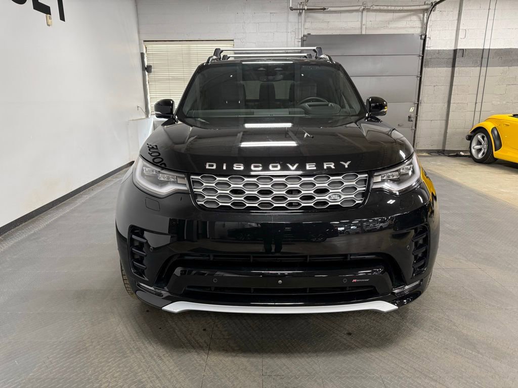 Used 2023 Land Rover Discovery Metropolitan Edition image 3