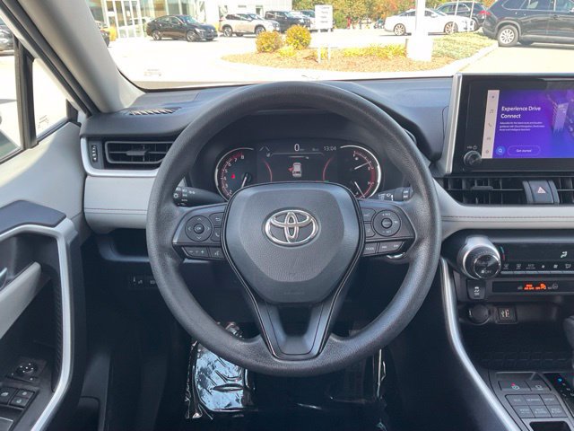 Used 2025 Toyota RAV4 XLE AWD/4WD image 16