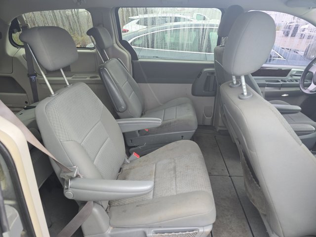 Used 2010 Chrysler Town & Country Touring image 12