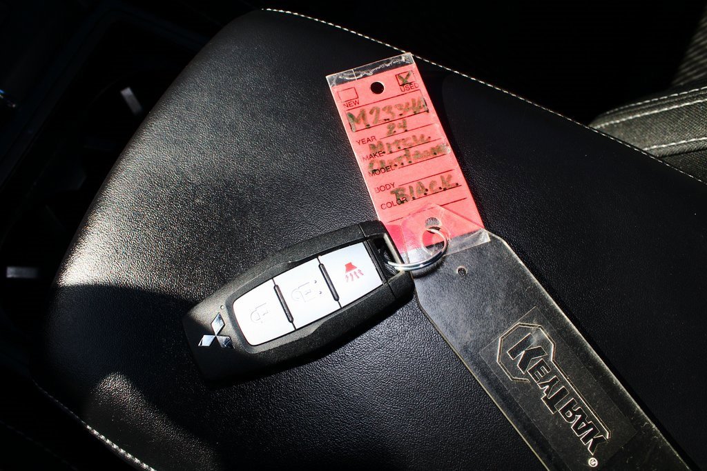 Used 2024 Mitsubishi Outlander ES image 23