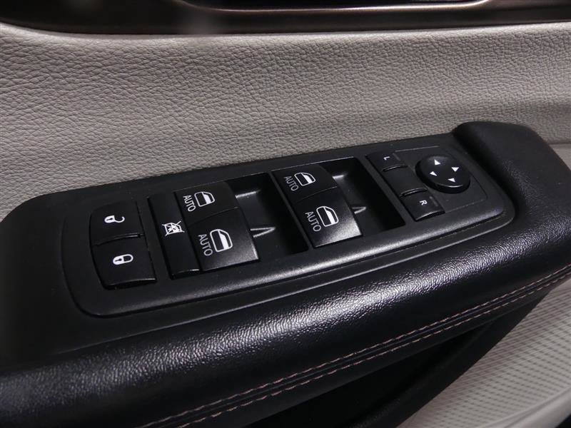 Used 2018 Chrysler Pacifica Touring-L Plus FWD image 20