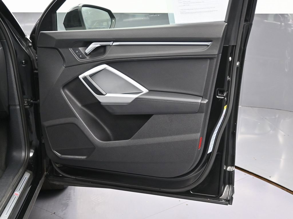 Used 2022 Audi Q3 2.0T Premium Plus w/ Premium Plus Package image 35