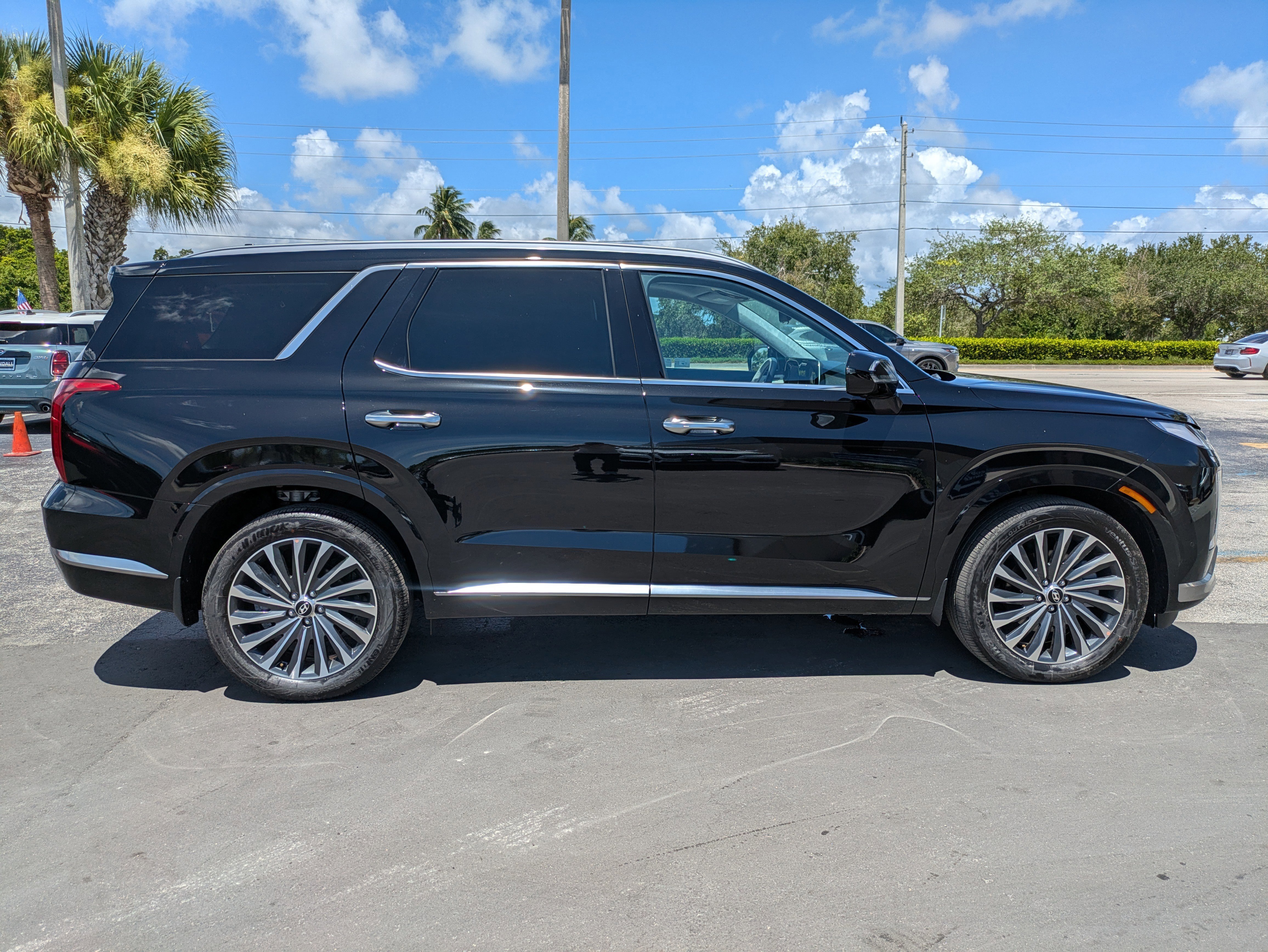 New 2025 Hyundai Palisade Calligraphy image 3