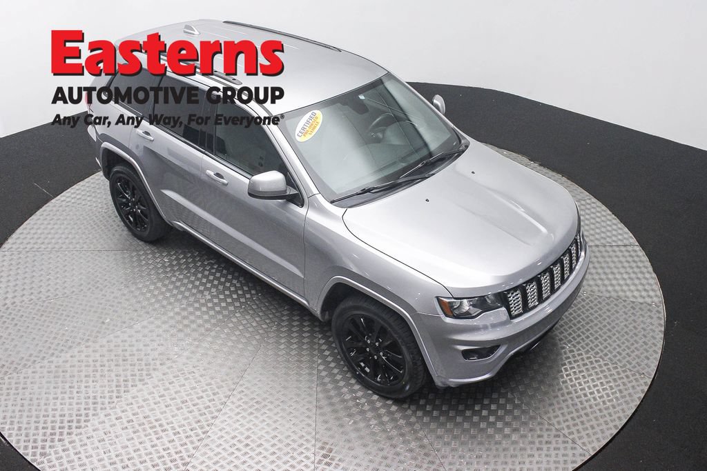 Used 2017 Jeep Grand Cherokee Altitude AWD/4WD image 3