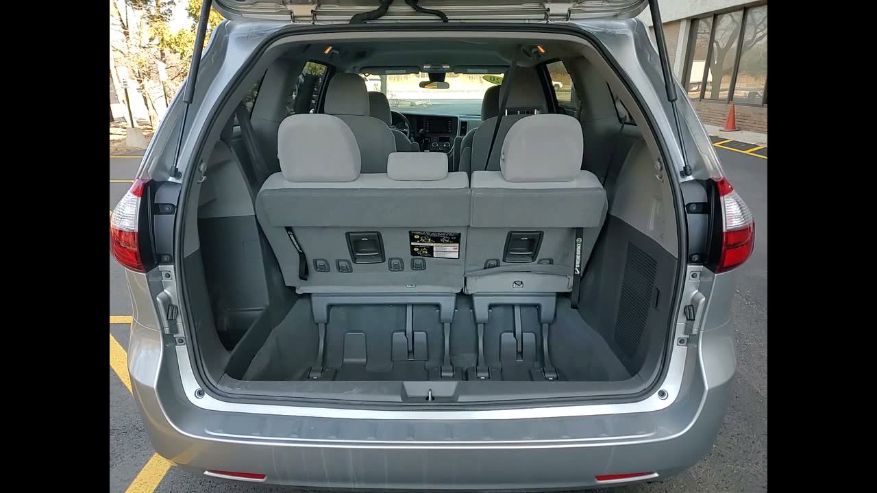 Used 2020 Toyota Sienna L image 7
