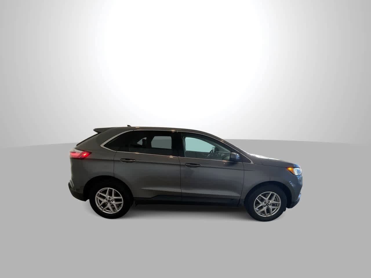 Used 2024 Ford Edge SEL AWD/4WD image 9