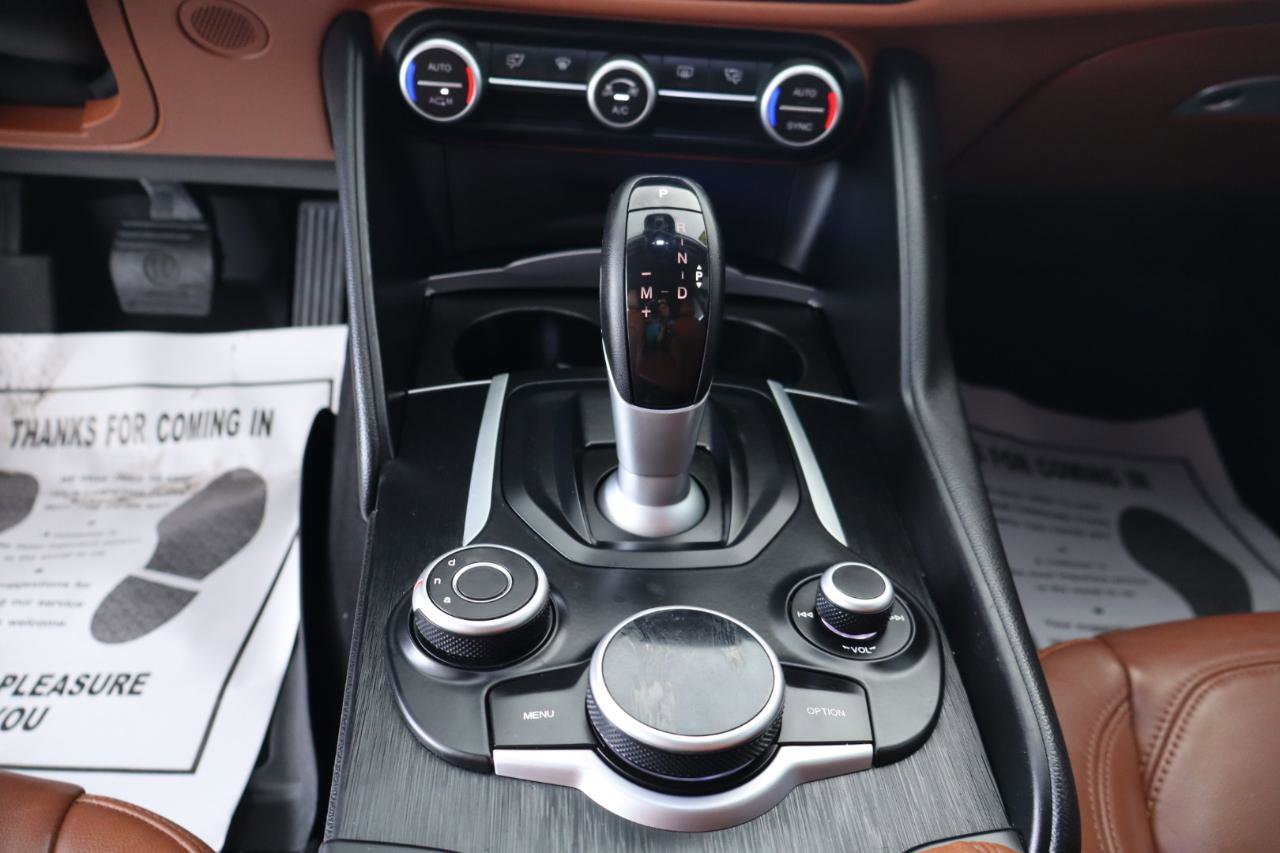 Used 2019 Alfa Romeo Giulia w/ Nero Edizione image 19