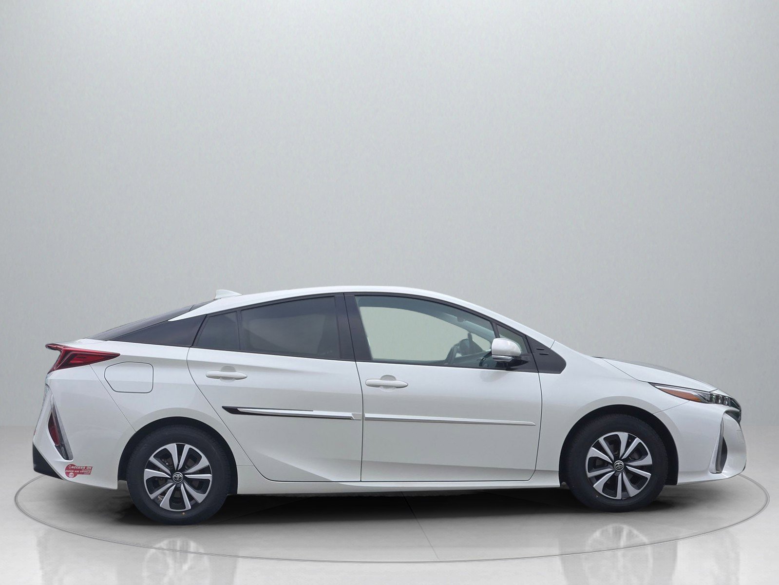 Used 2017 Toyota Prius Prime Premium image 9