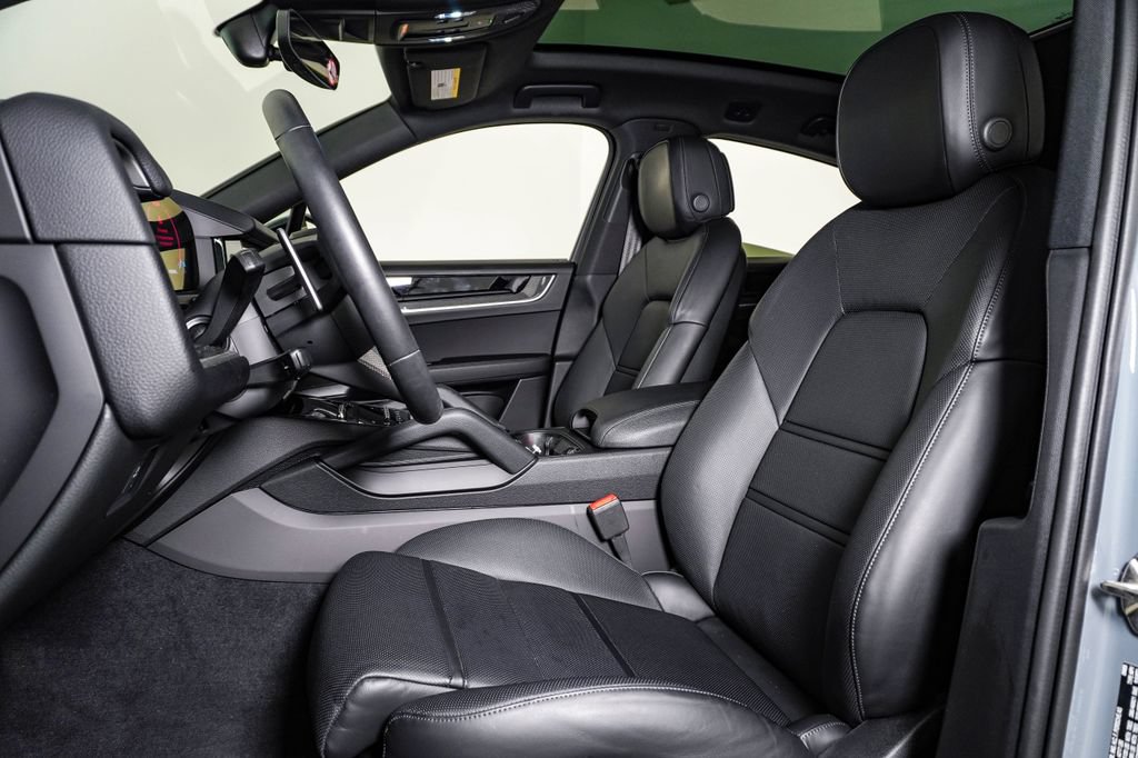 Certified 2026 Porsche Cayenne Coupe AWD/4WD image 5