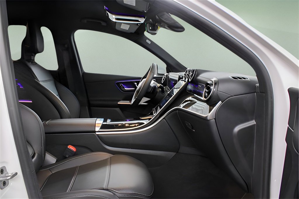 Used 2024 Mercedes-Benz GLC 300 4MATIC image 25