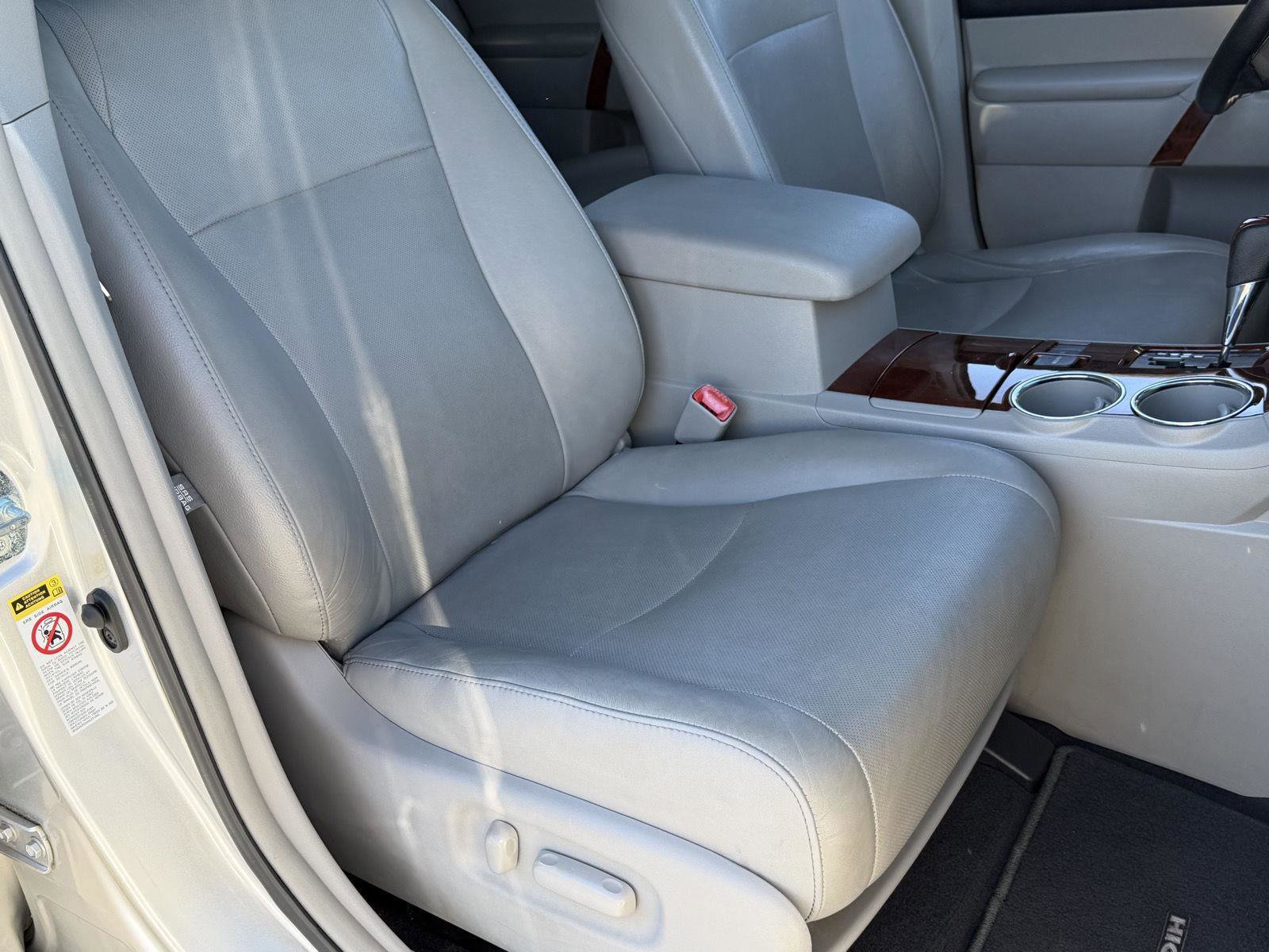 Used 2012 Toyota Highlander Limited w/ Tow Pkg FWD image 23