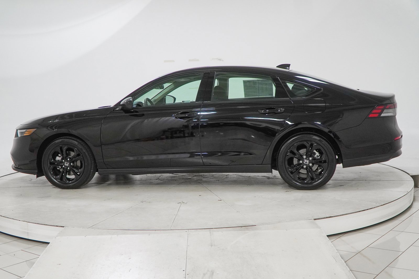 Certified 2025 Honda Accord SE image 5