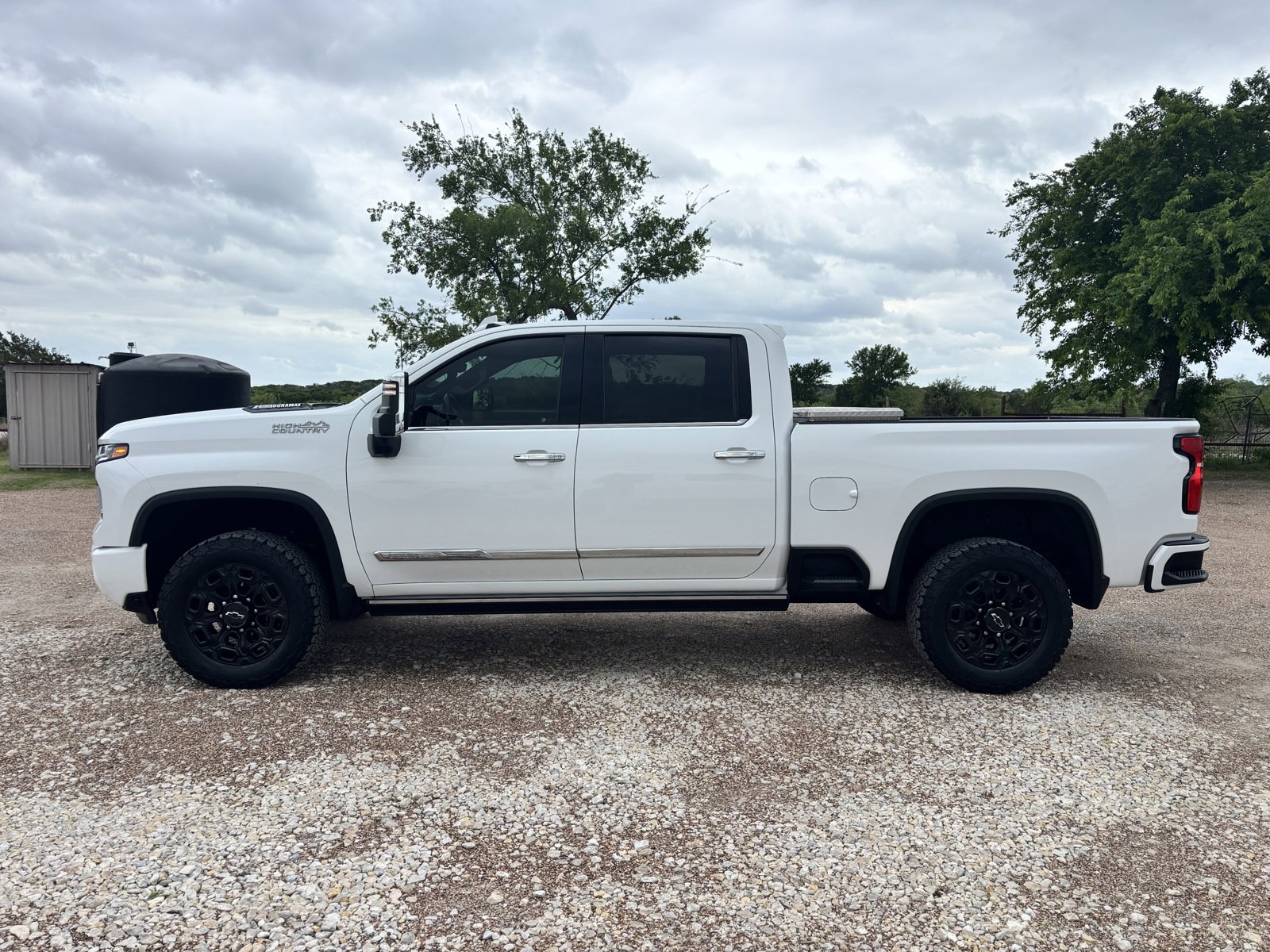 Used 2024 Chevrolet Silverado 2500 High Country w/ Technology Package image 2