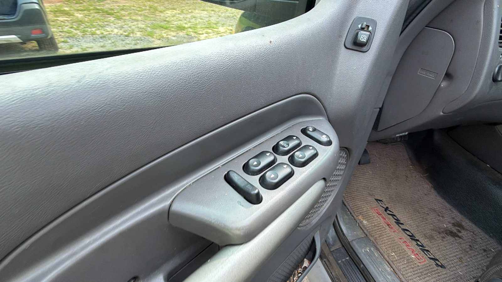 Used 2001 Ford Explorer Sport Trac 4x4 image 14
