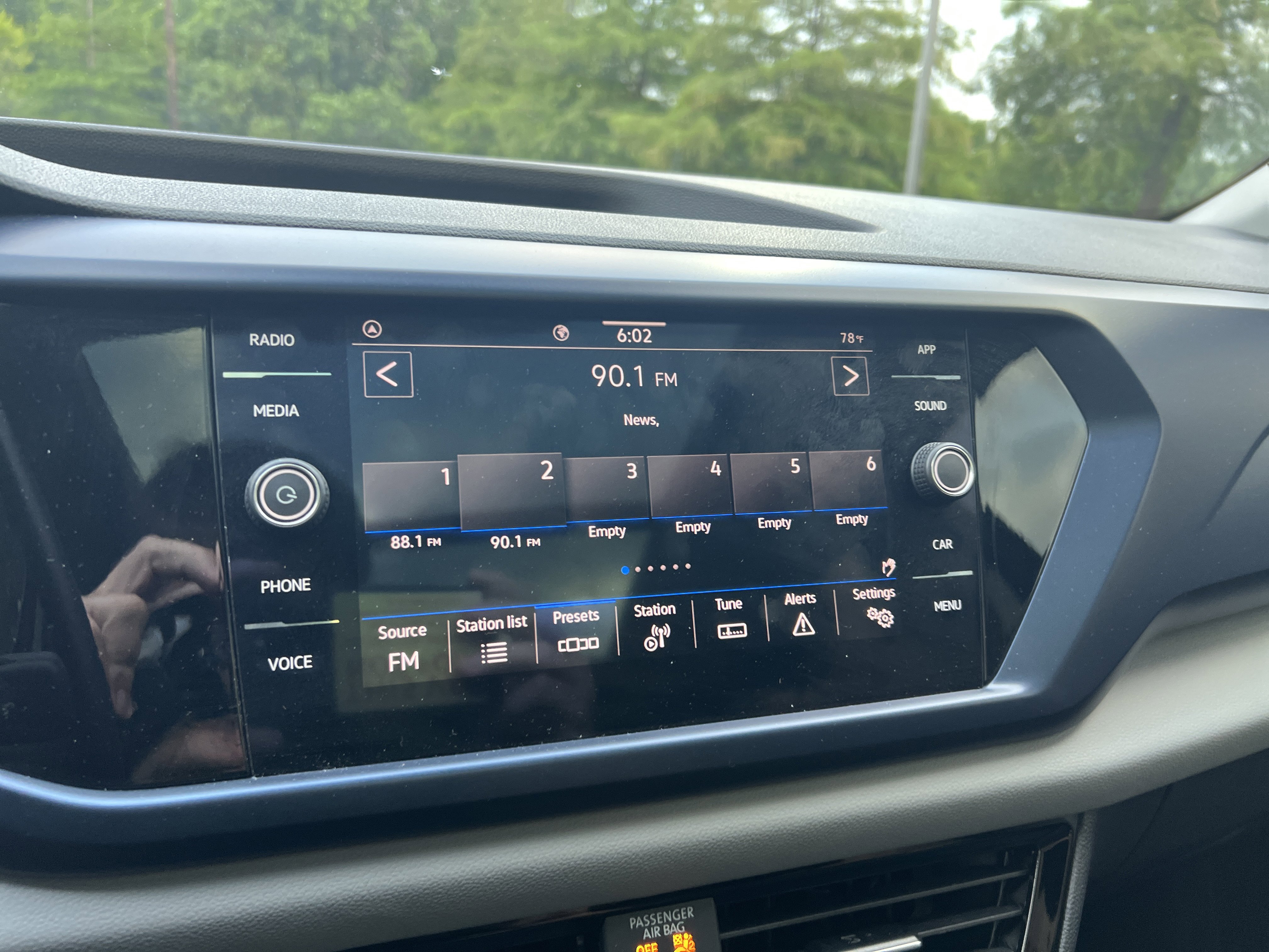 Used 2023 Volkswagen Taos SE w/ Panoramic Sunroof Package FWD image 21
