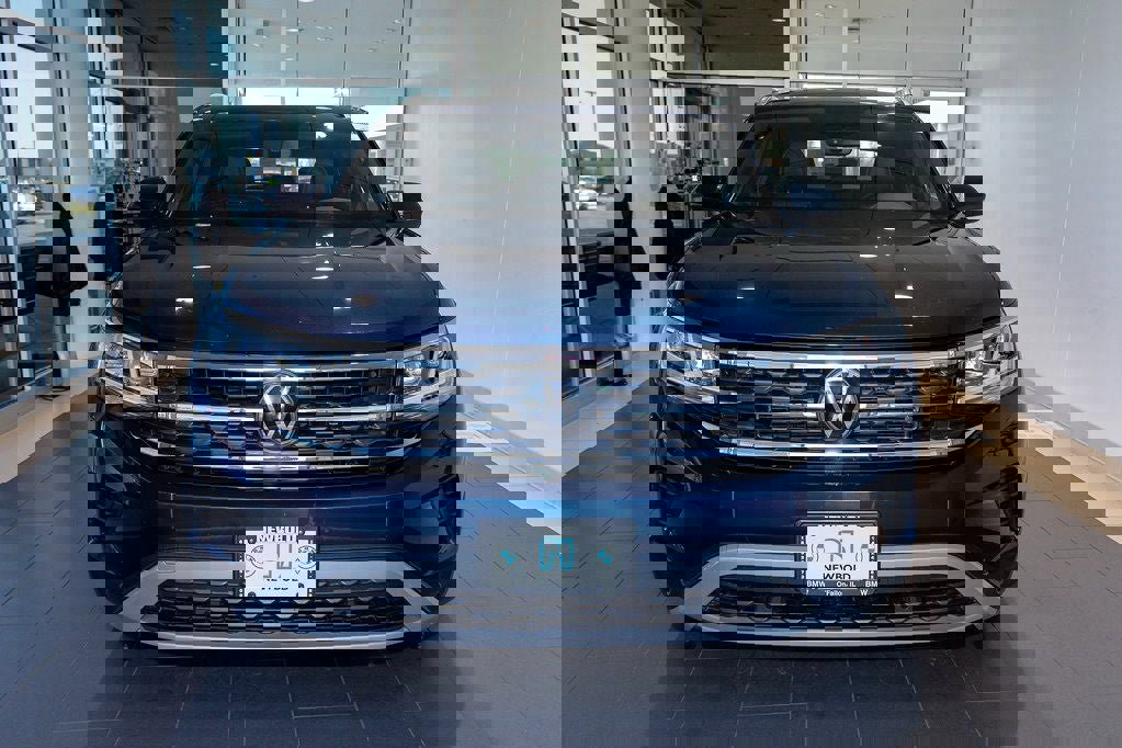 Used 2023 Volkswagen Atlas Cross Sport SE image 2