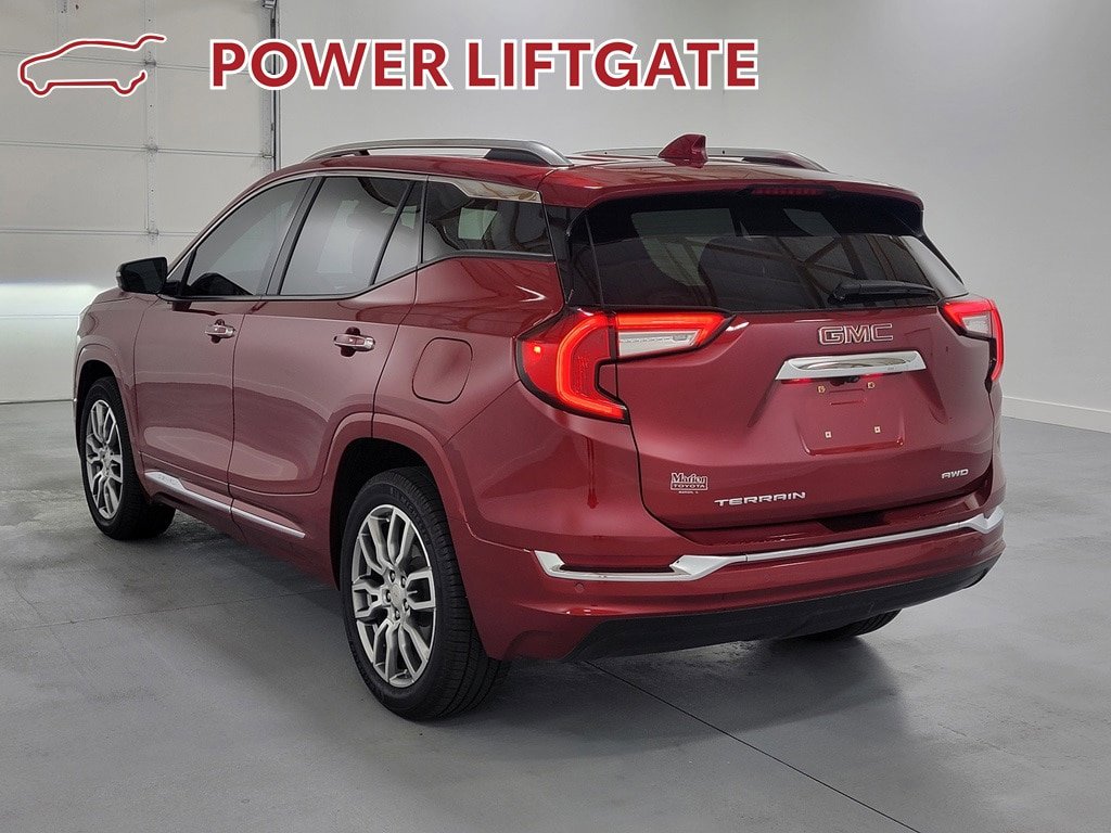 Used 2023 GMC Terrain Denali w/ Denali Premium Package AWD/4WD image 7