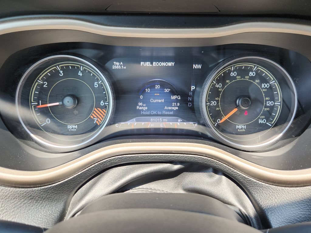 Used 2015 Jeep Cherokee Limited w/ Technology Group AWD/4WD image 7