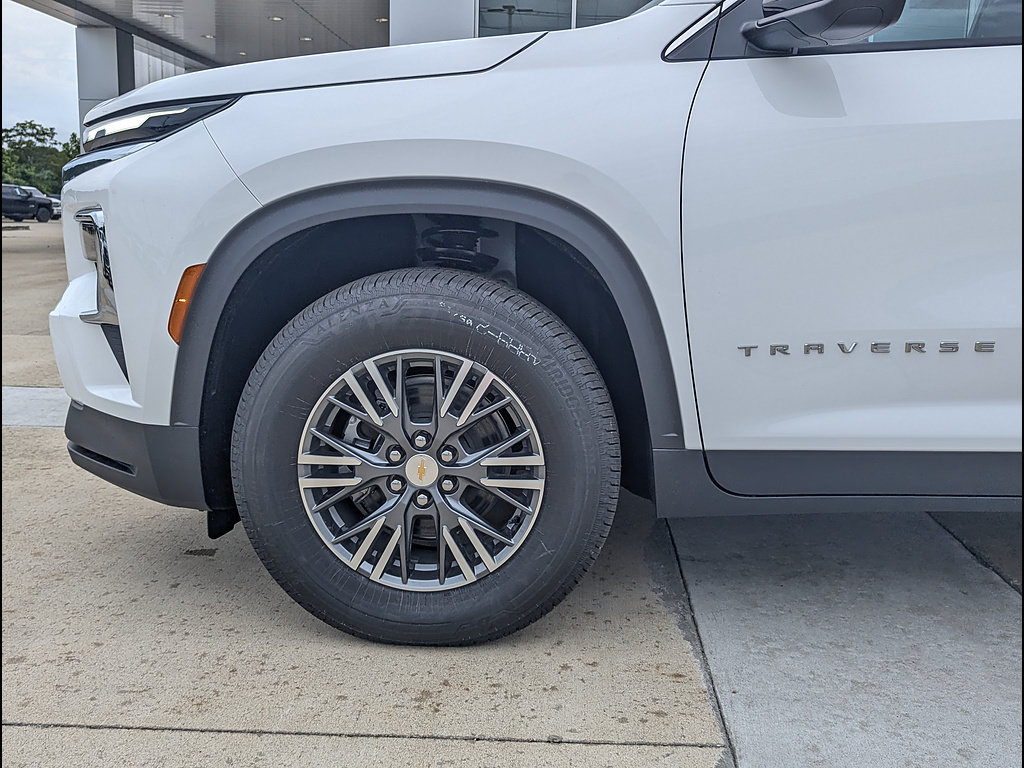 New 2026 Chevrolet Traverse LT w/ LPO, Floor Liner Package FWD image 10