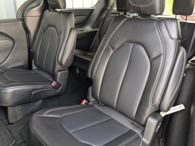 Used 2025 Chrysler Pacifica Select FWD image 25