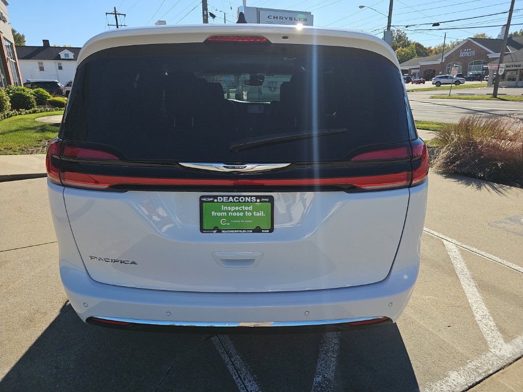 Certified 2024 Chrysler Pacifica Touring-L FWD image 12