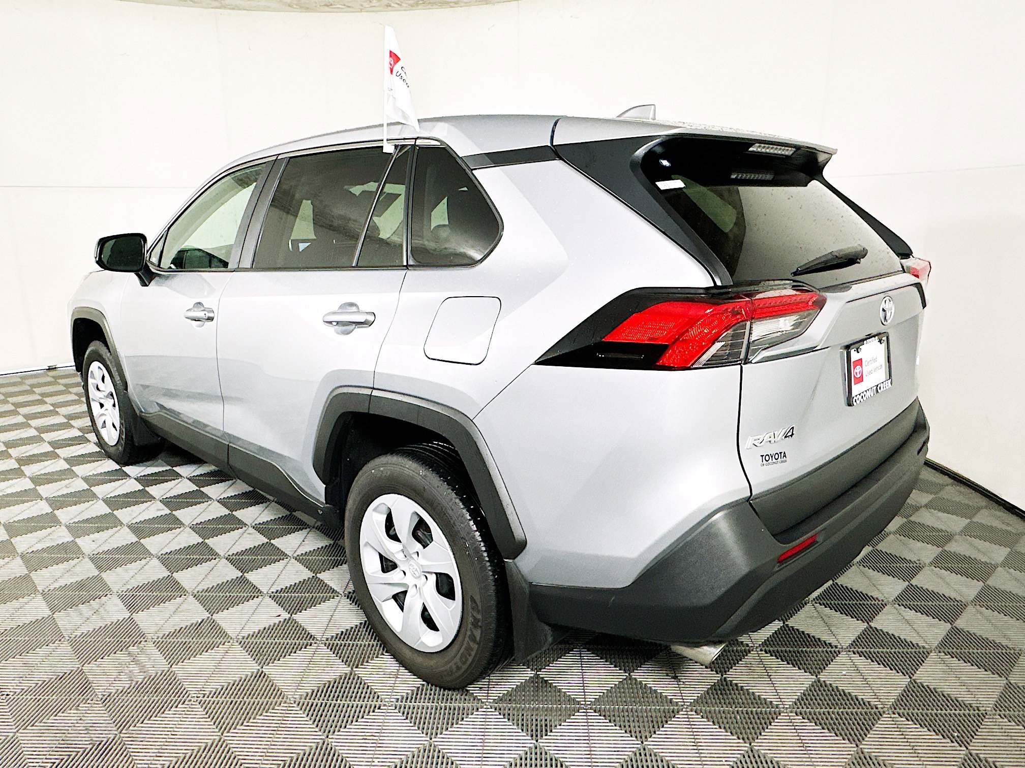 Used 2025 Toyota RAV4 LE FWD image 5
