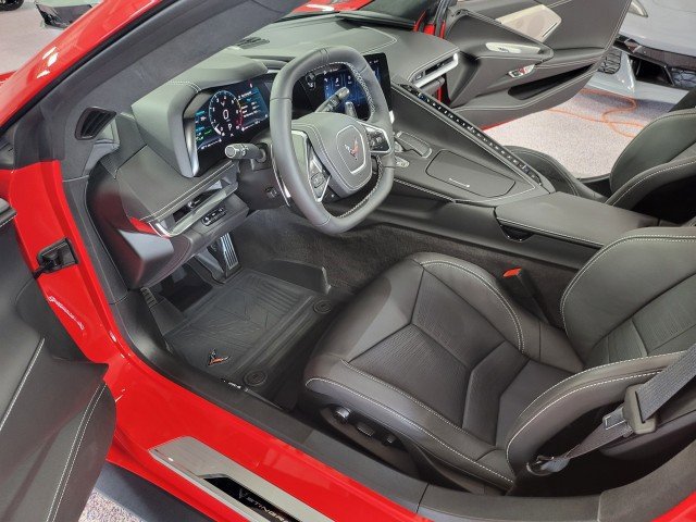 Used 2024 Chevrolet Corvette Stingray Premium Conv w/ Z51 Performance Package RWD image 6