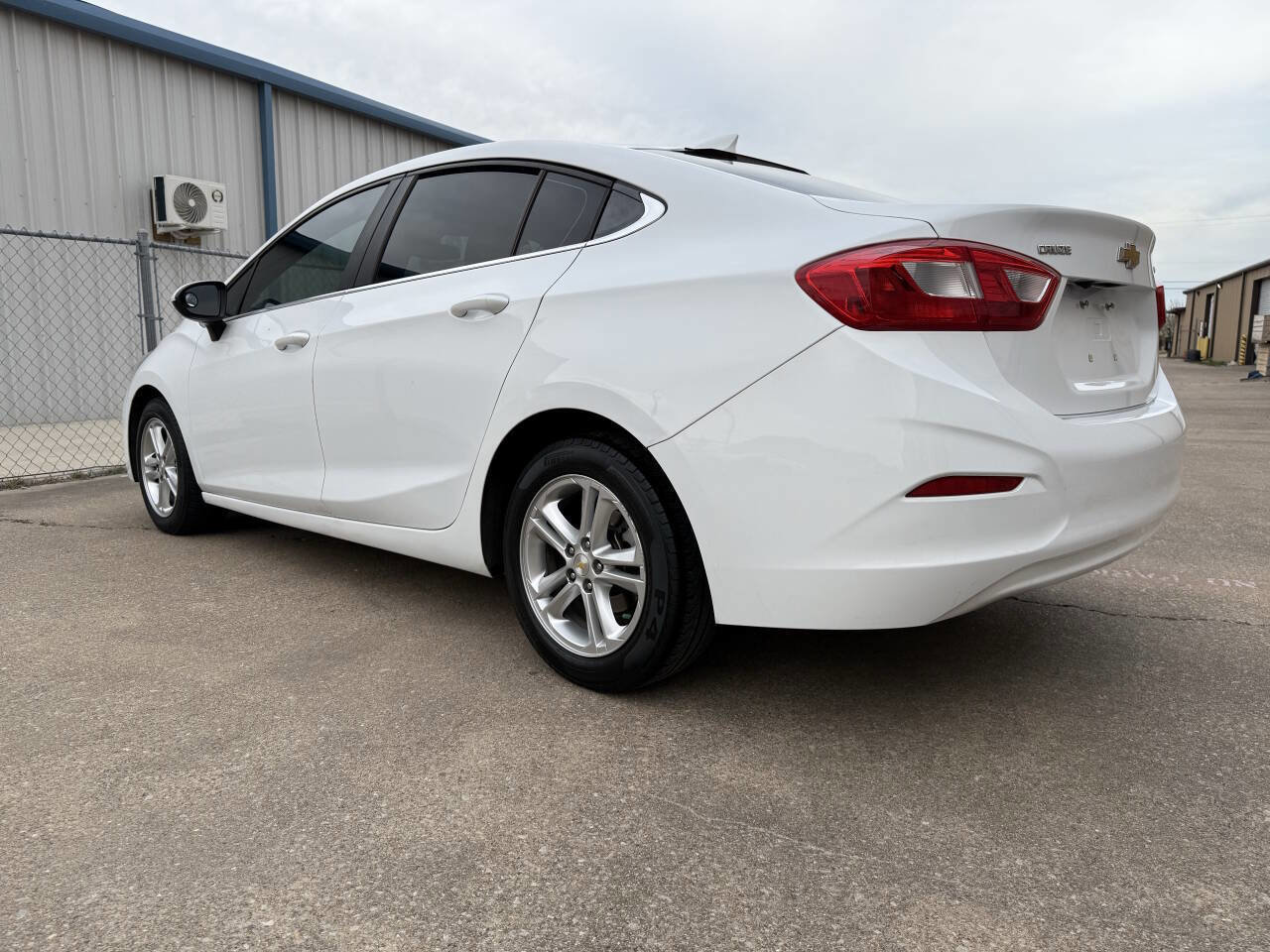 Used 2017 Chevrolet Cruze LT image 13
