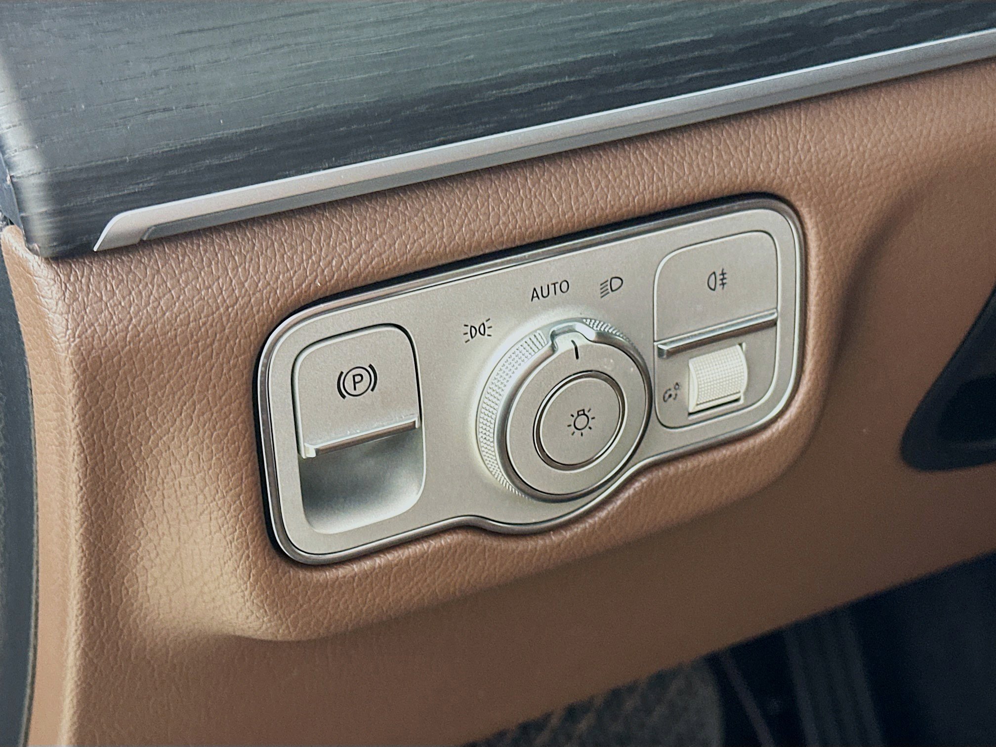 Certified 2024 Mercedes-Benz GLE 350 4MATIC w/ Winter Package image 10