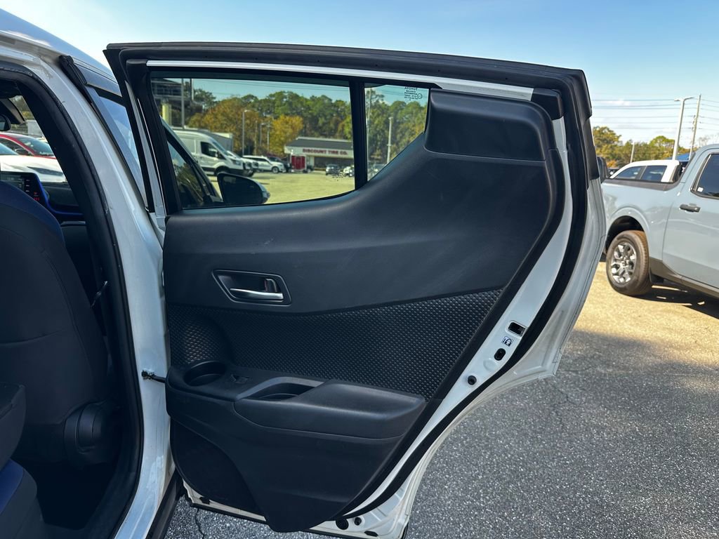 Used 2020 Toyota C-HR XLE image 27