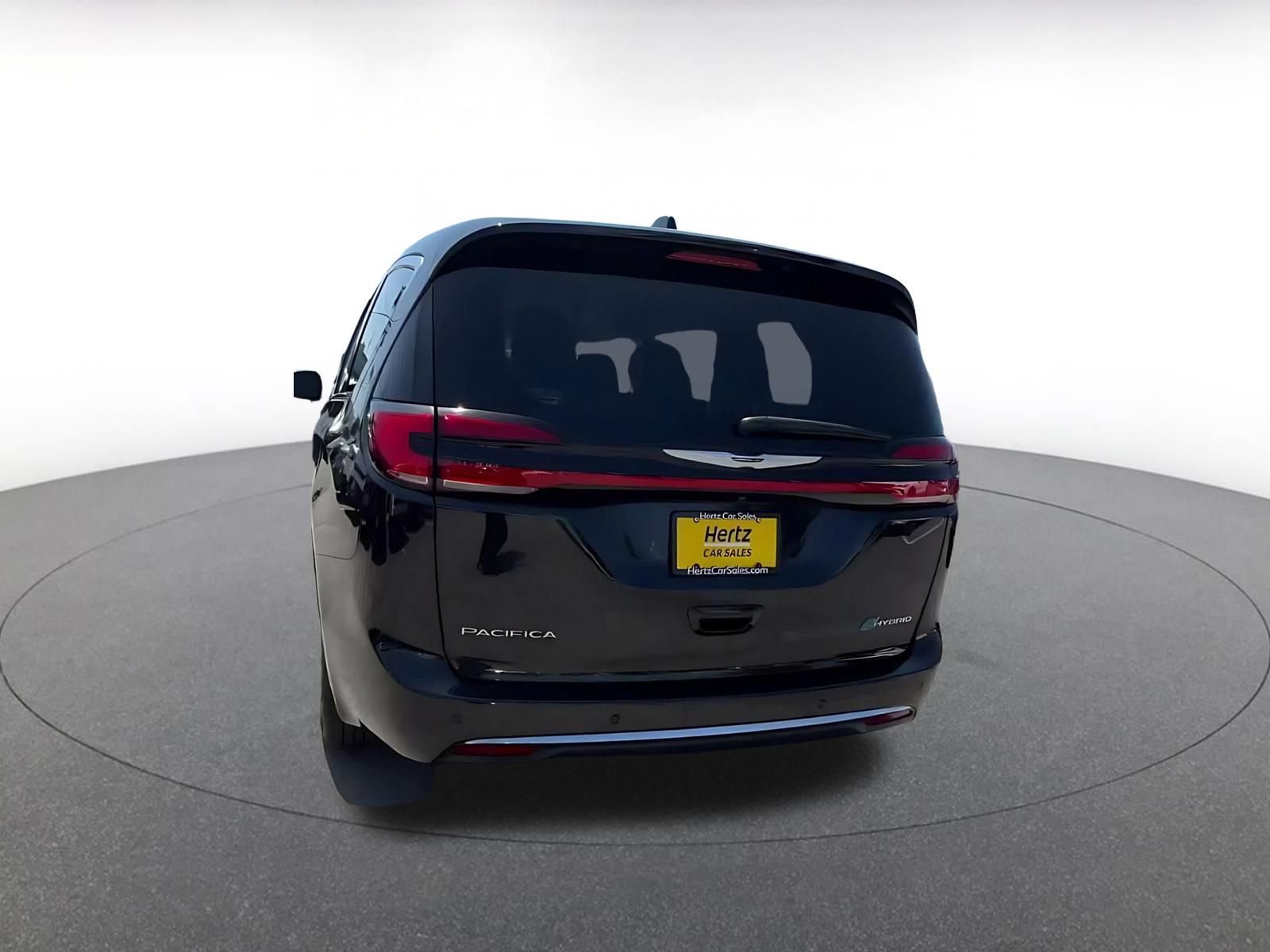 Used 2023 Chrysler Pacifica Touring-L FWD image 10