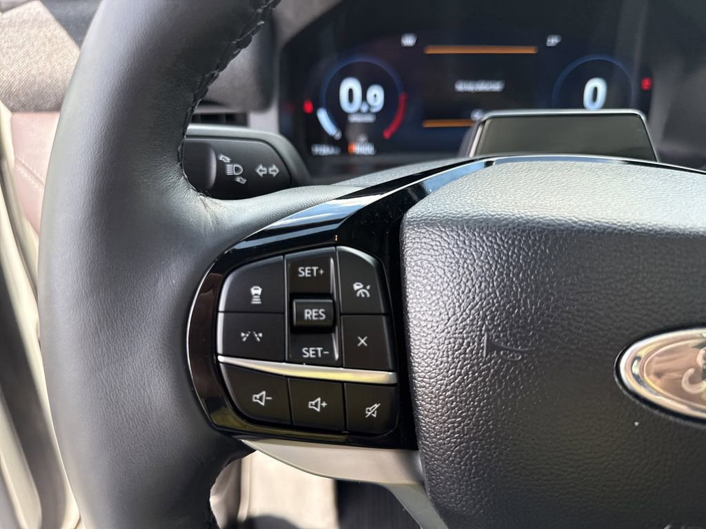 Used 2025 Ford Explorer Platinum image 24