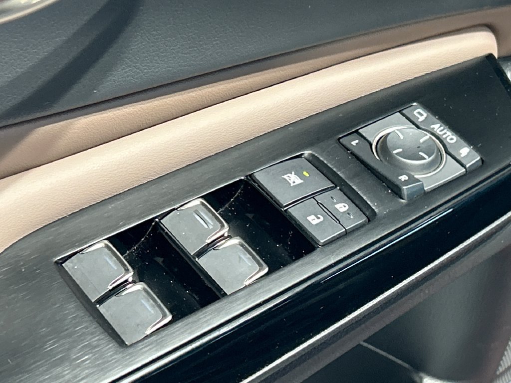 Used 2023 Lexus ES 300h w/ Premium Package FWD image 16