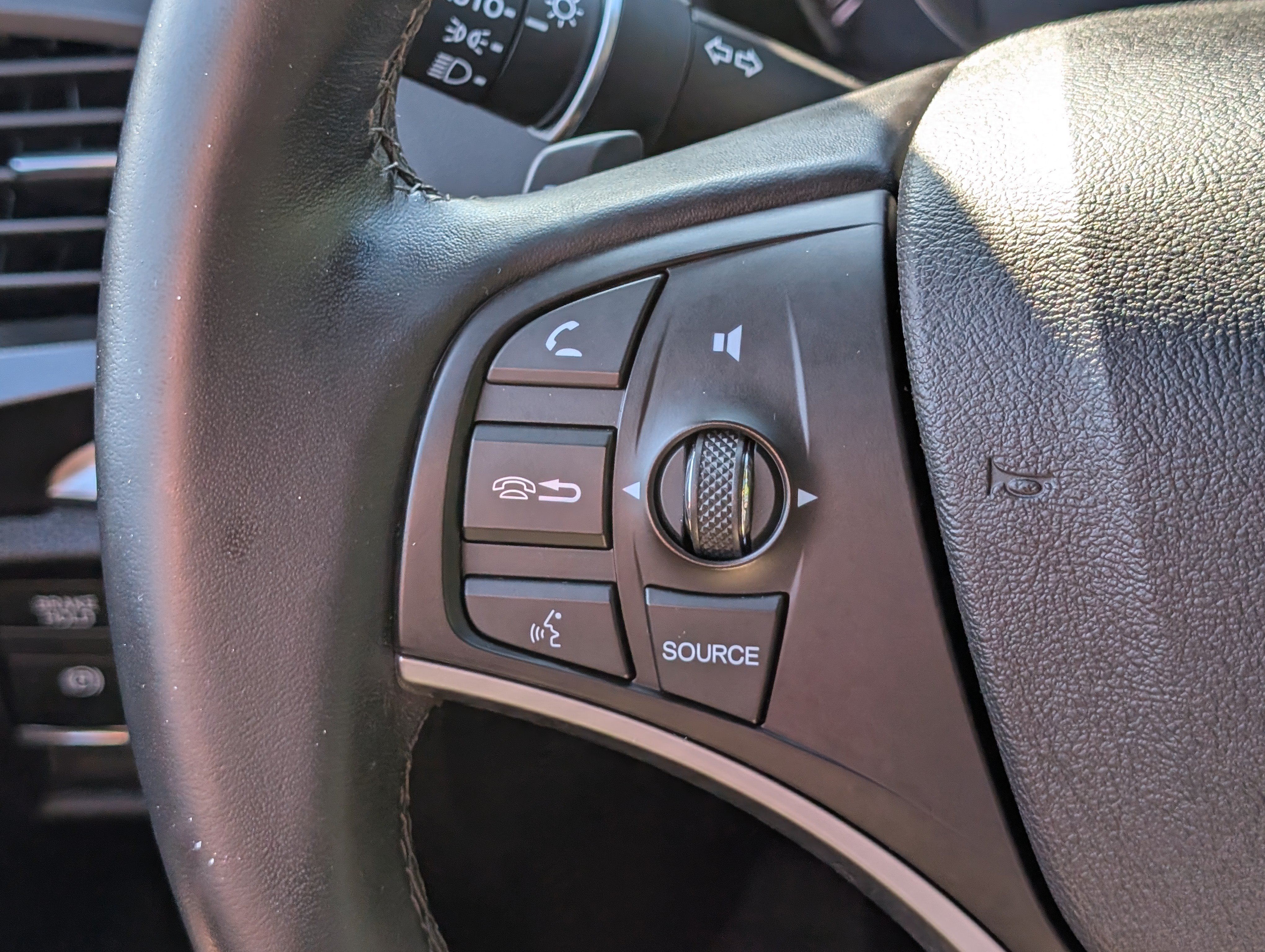 Used 2020 Acura MDX w/ Technology Package AWD/4WD image 25