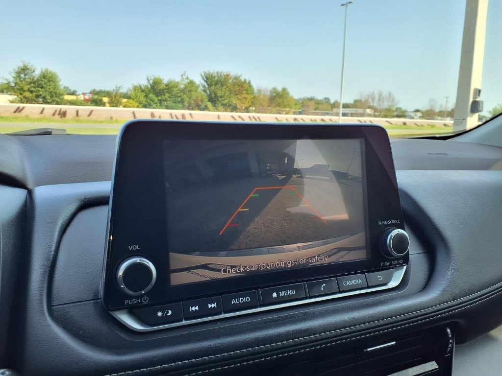 Used 2022 Nissan Rogue SV FWD image 5