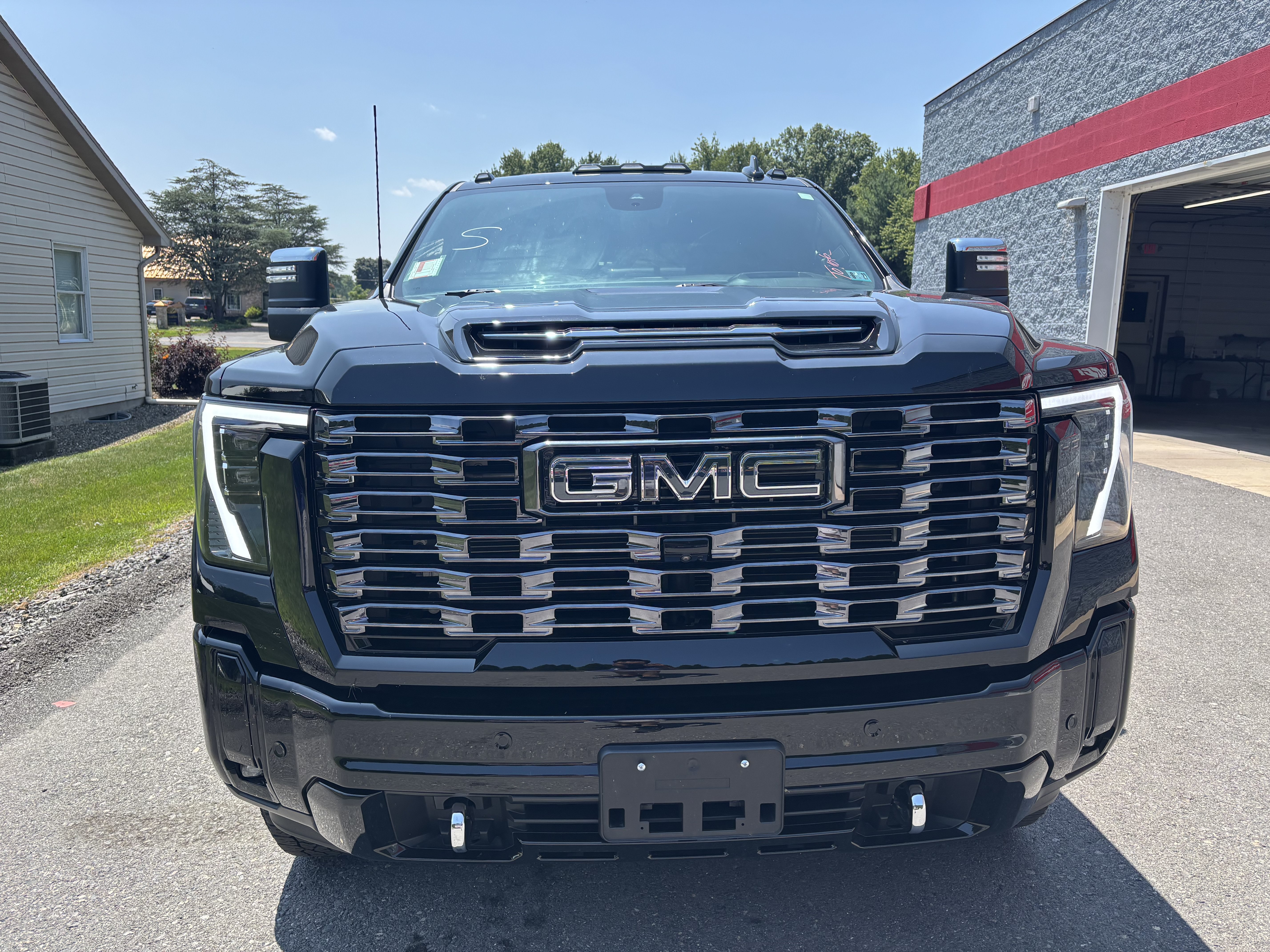 Used 2025 GMC Sierra 3500 Denali Ultimate w/ LPO, GMC Protection Package AWD/4WD image 8