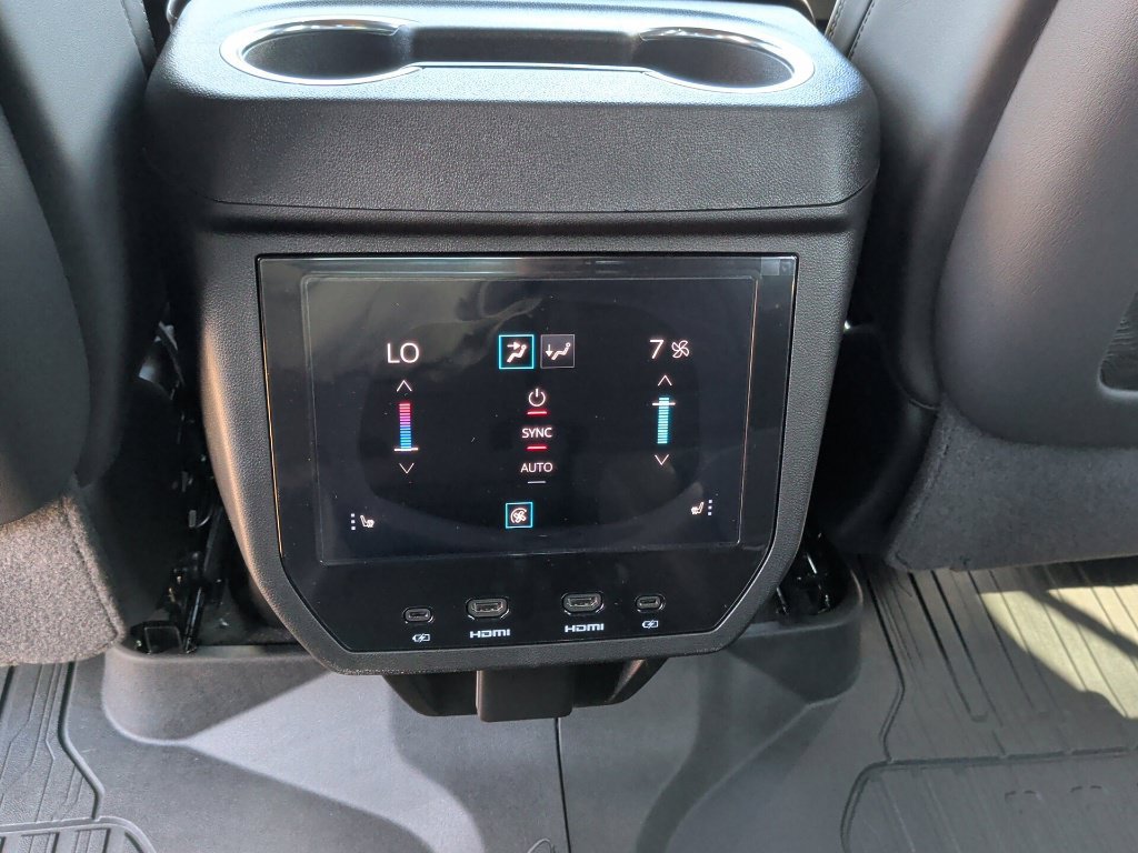 New 2026 GMC Yukon Denali Ultimate AWD/4WD image 37