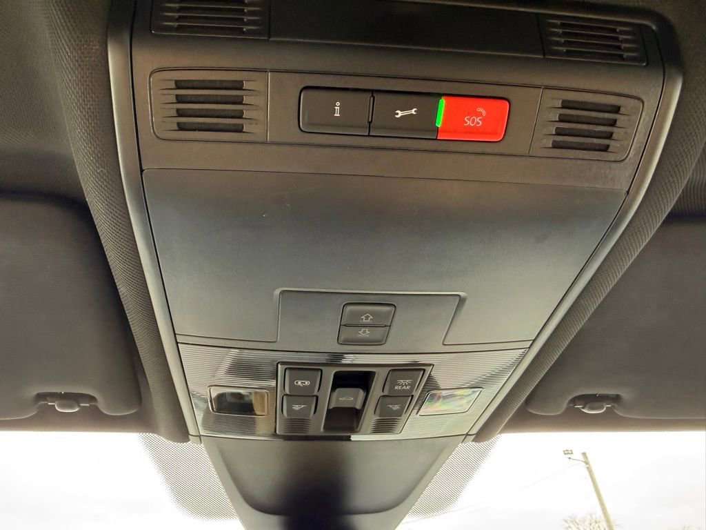 Used 2022 Volkswagen Tiguan SE image 9