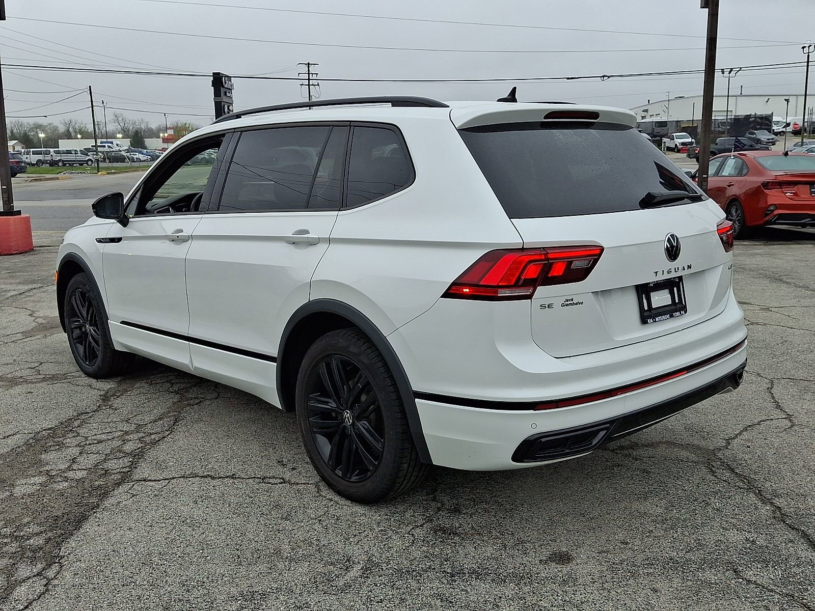 Used 2022 Volkswagen Tiguan SE R-Line image 5