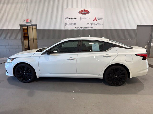 Certified 2022 Nissan Altima 2.5 SR w/ Midnight Edition Package AWD/4WD image 6