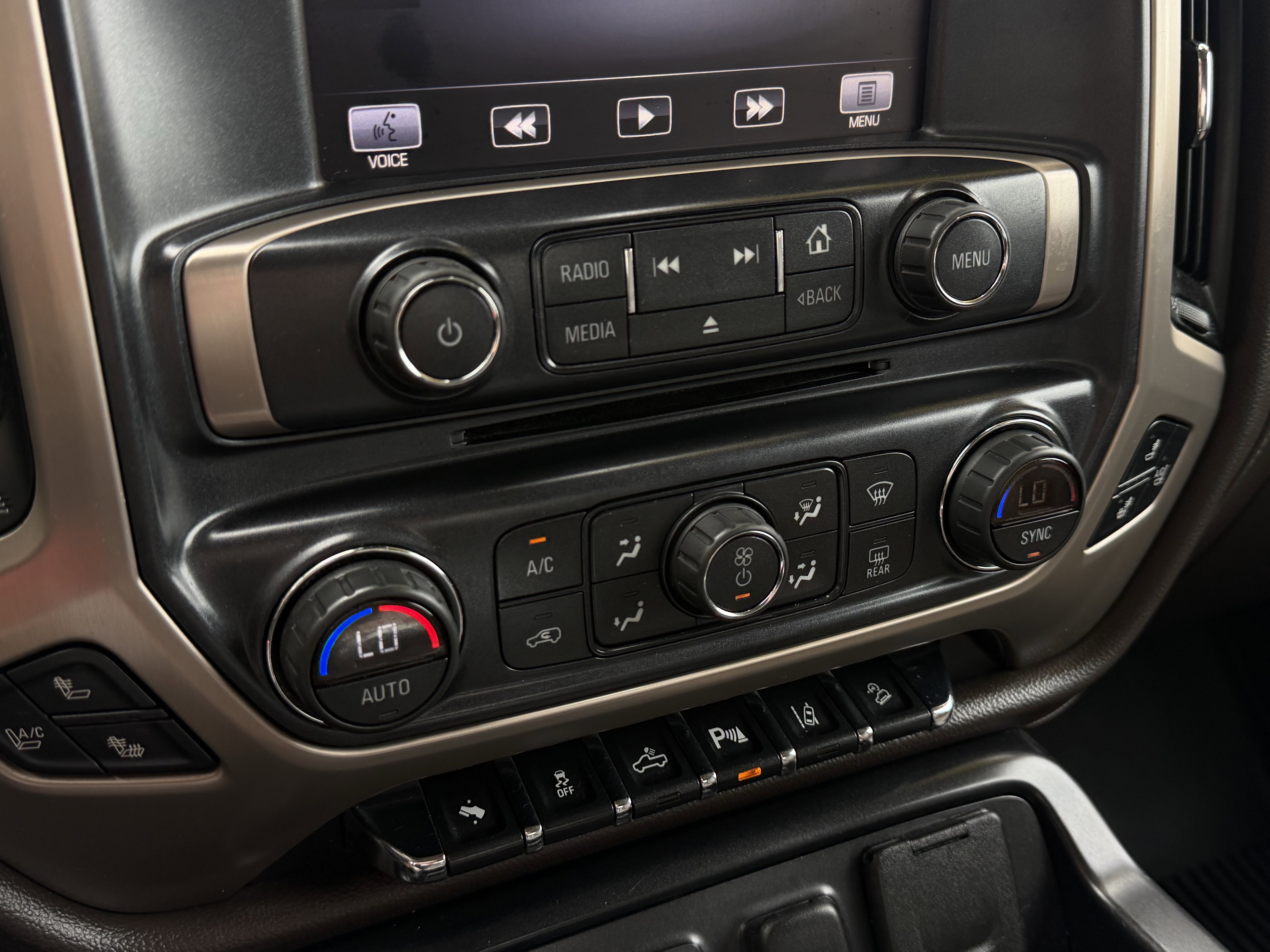 Used 2015 GMC Sierra 2500 Denali AWD/4WD image 21