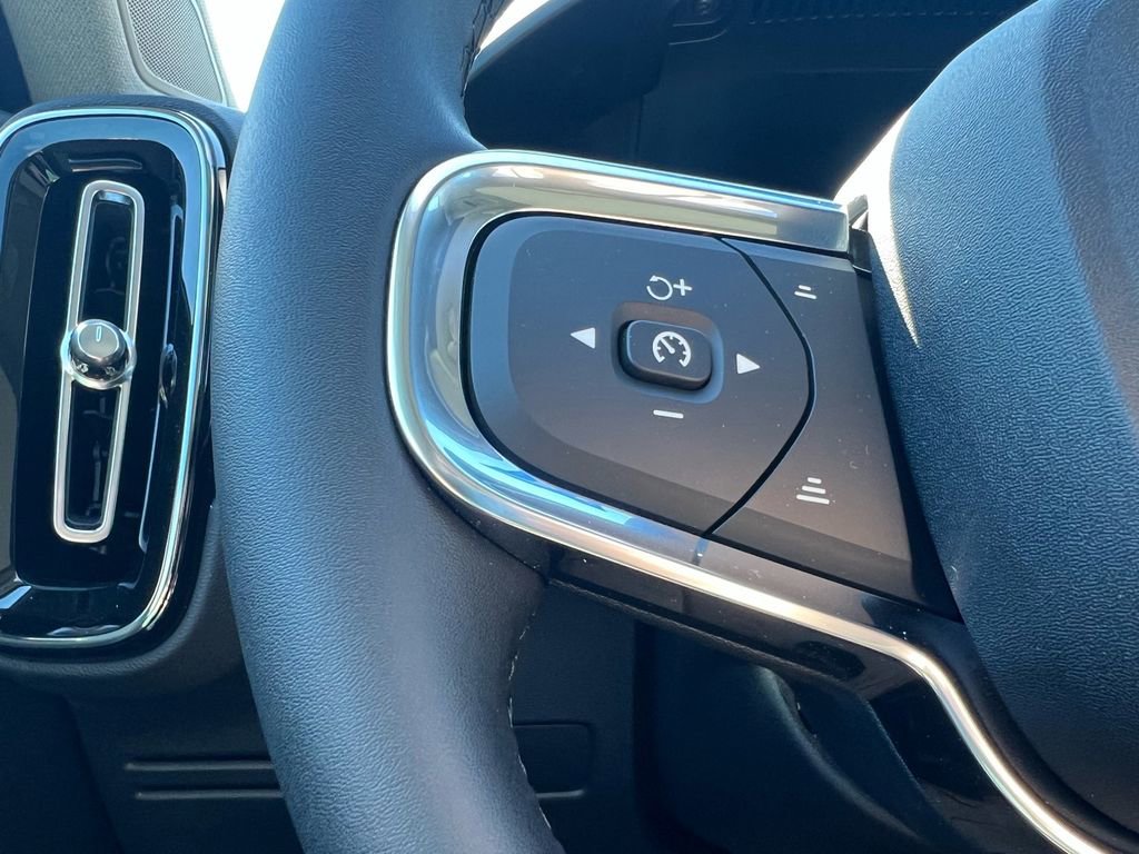 New 2026 Volvo XC40 B5 Plus w/ Climate Package AWD/4WD image 12