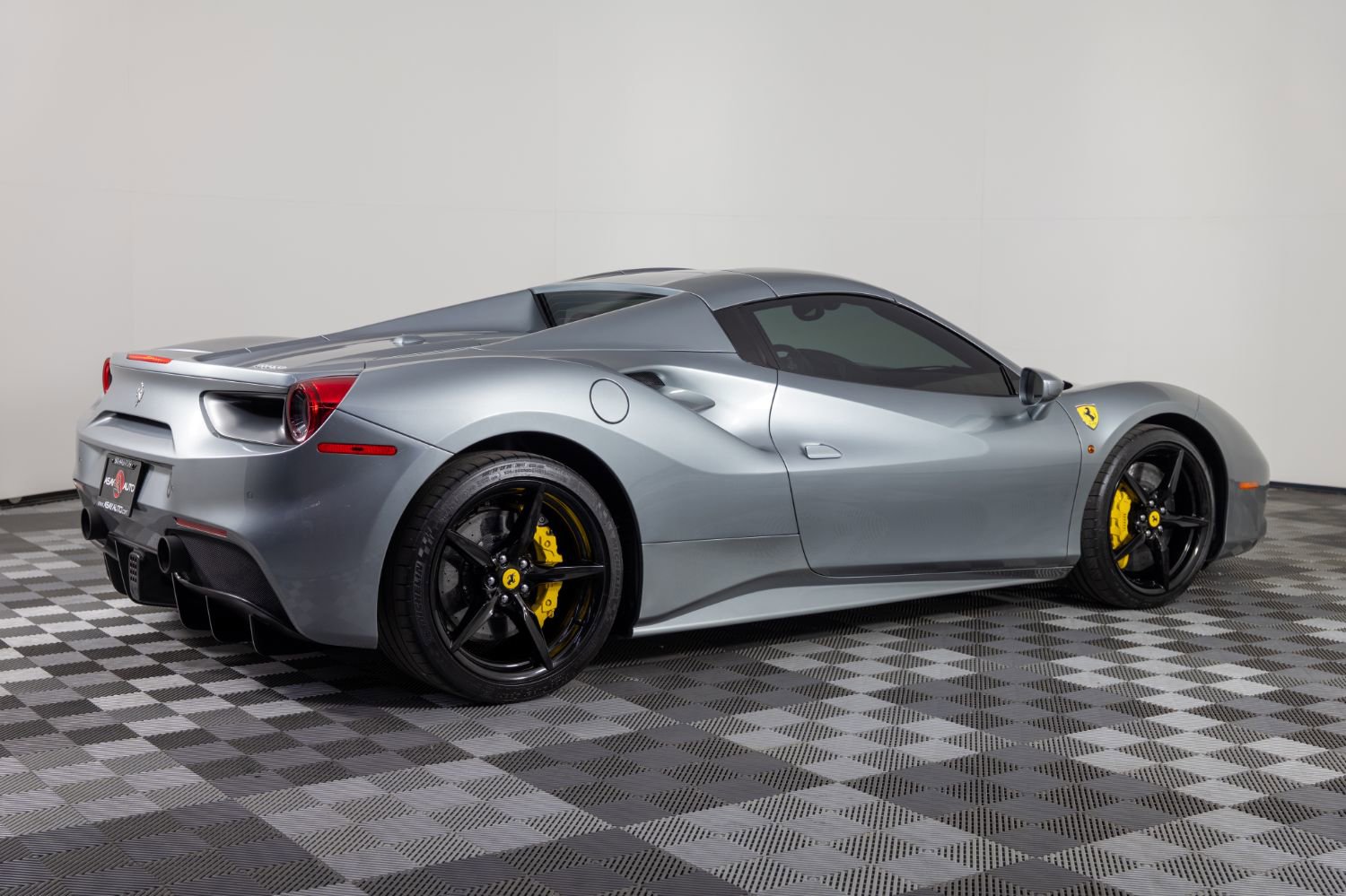 Used 2019 Ferrari 488 Spider image 9